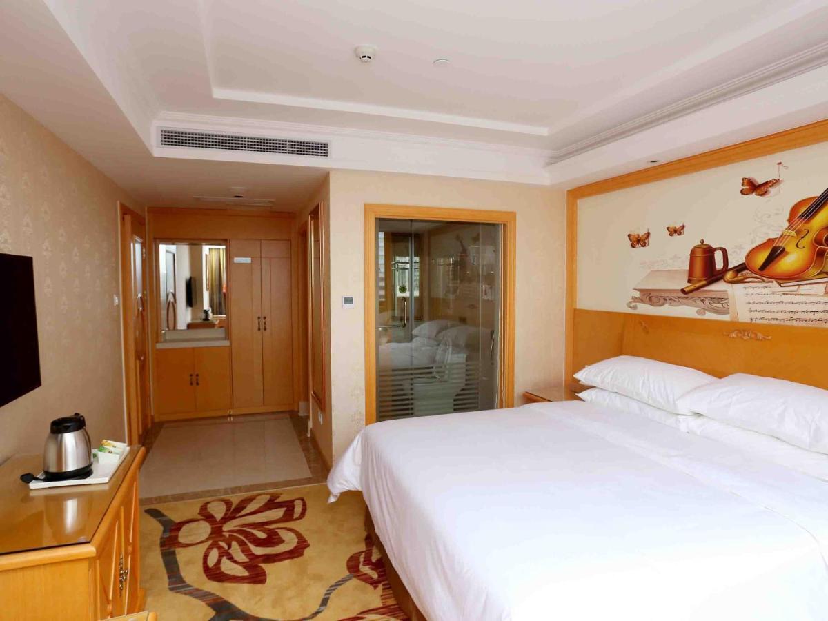 Vienna Hotel Zhongshan West District Exterior photo