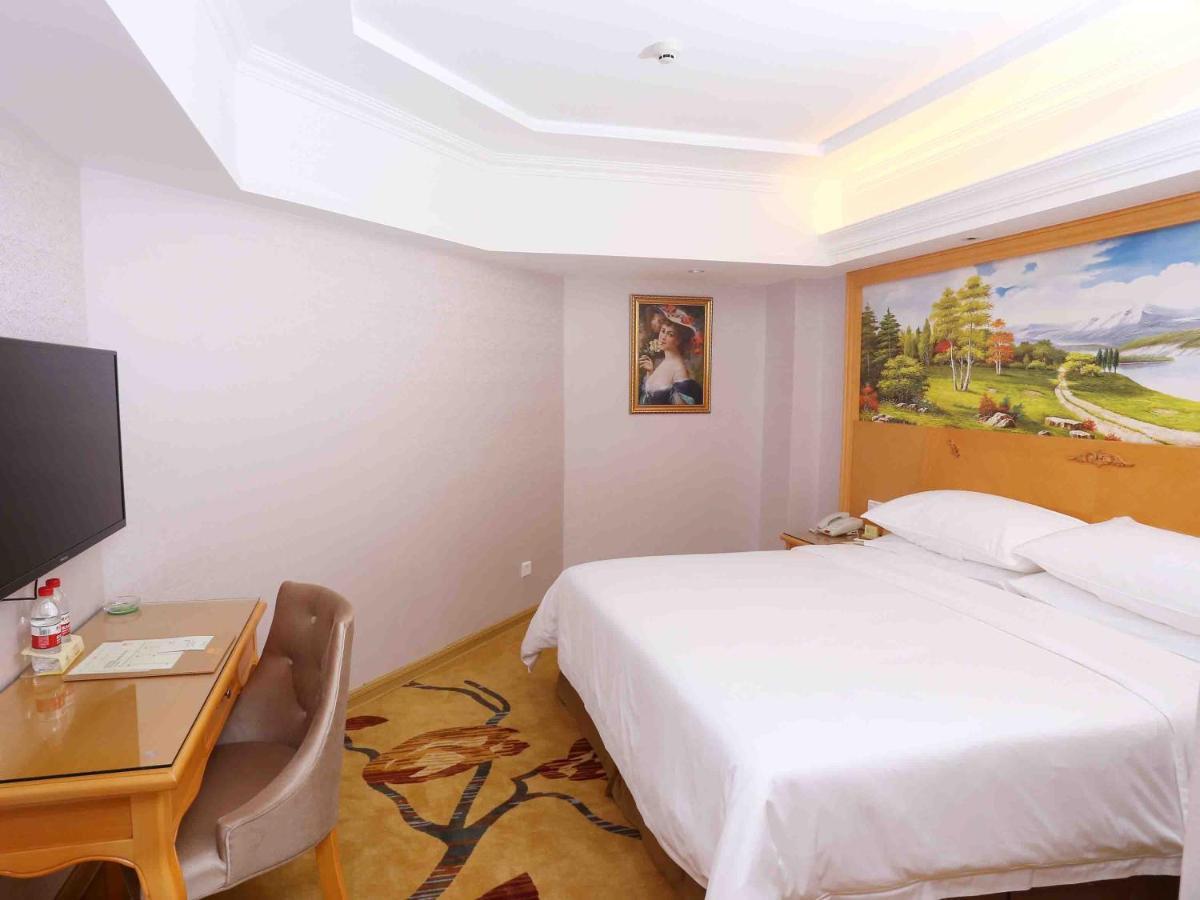 Vienna Hotel Zhongshan West District Exterior photo